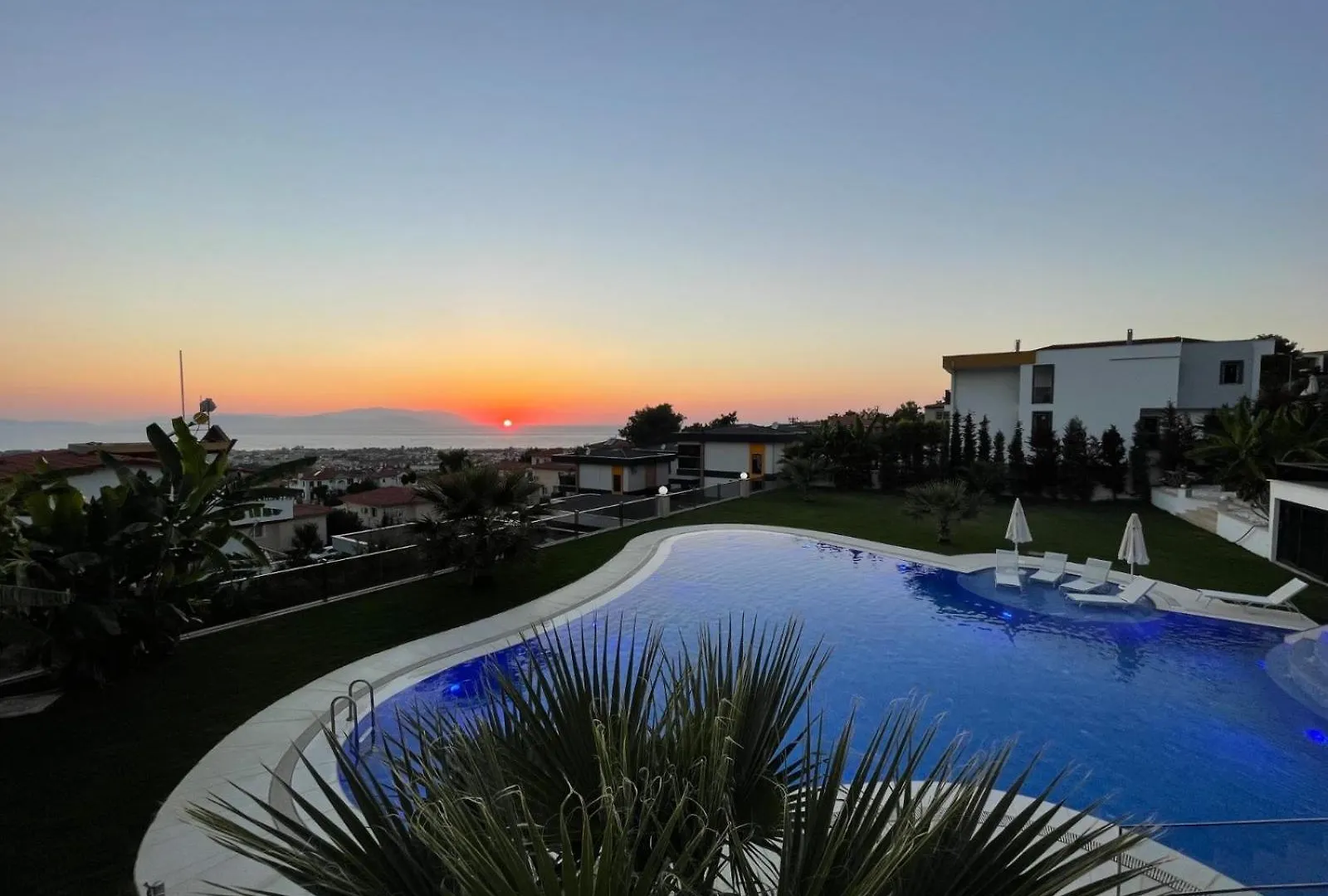 Villa Yalcin Poolfloor Κουσάντασι
